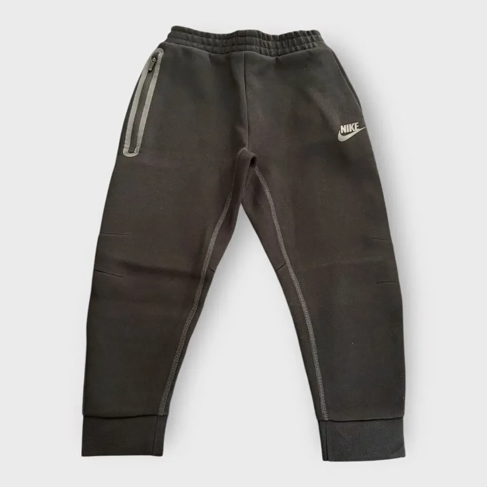 Nike Sportswear Tech Fleece Black Jogger Sweatpants Kids size 6 (5-6 Years) New